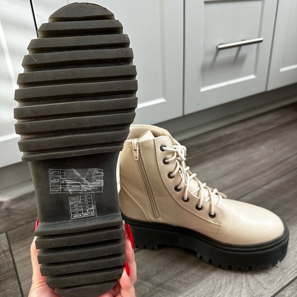 Beige platform boots - Picture 3 of 3